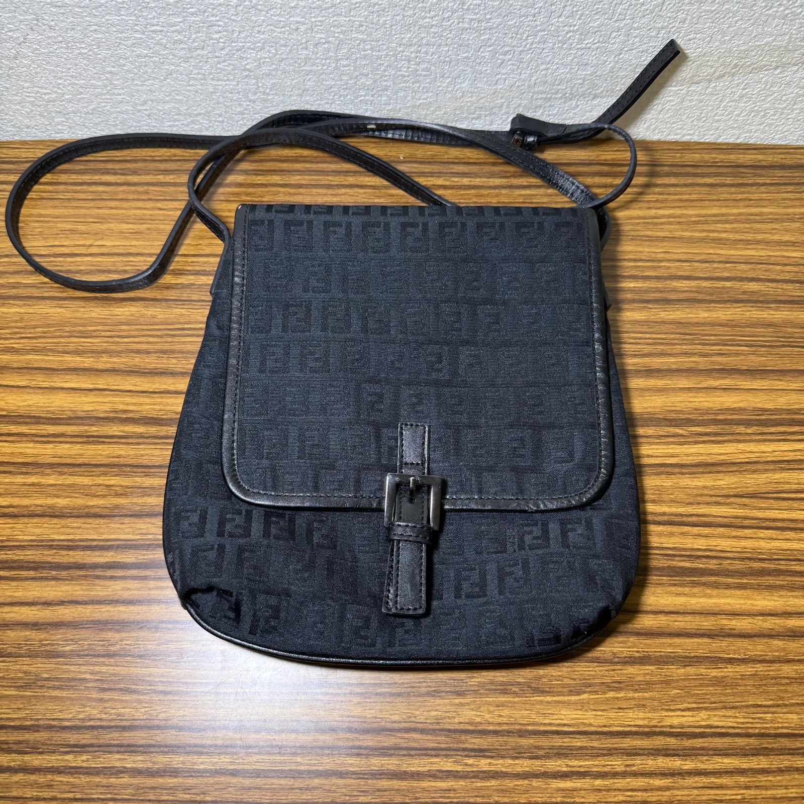 FENDI フェンディ FFロゴ キャンバス レザー ショルダーバッグ - メルカリ