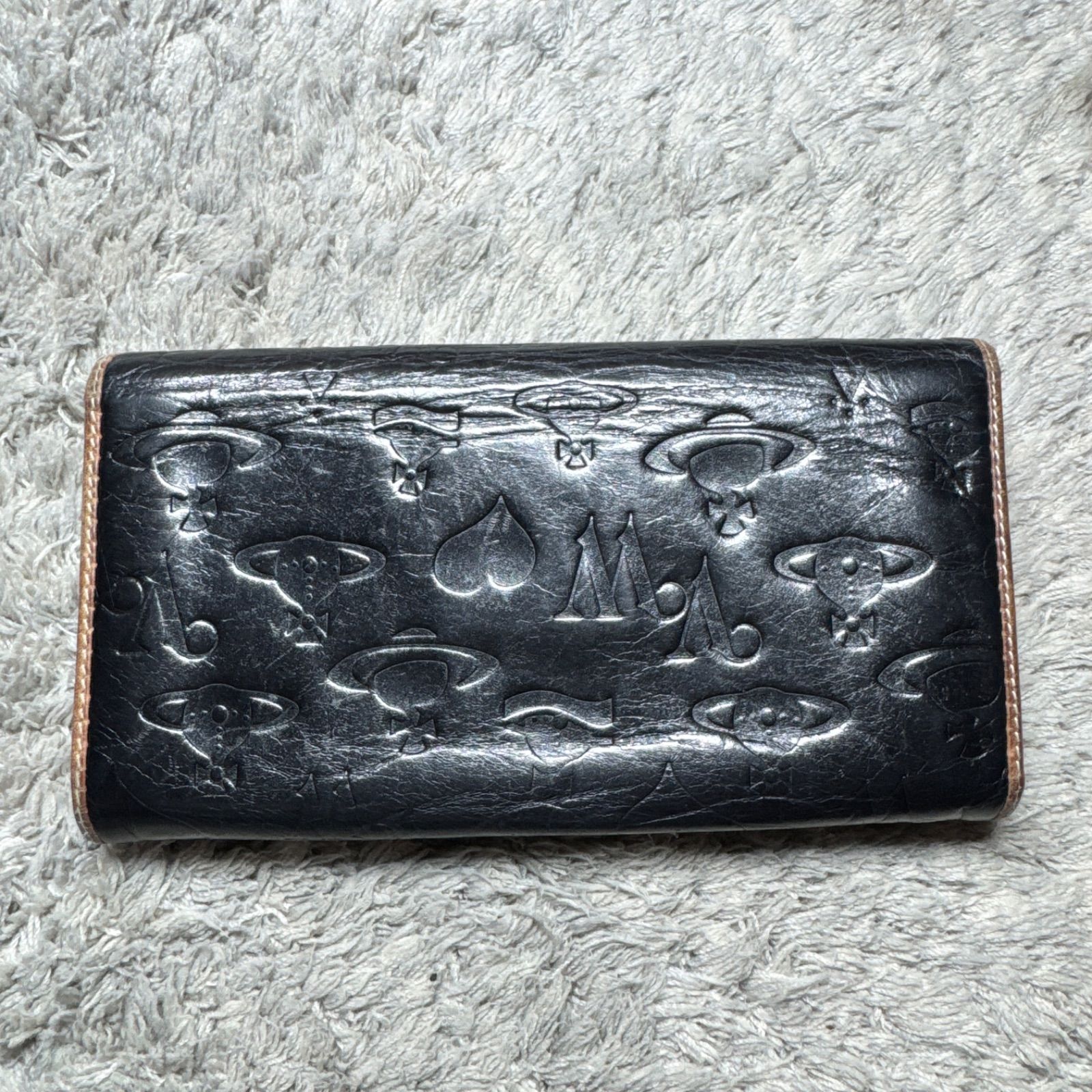Vivienne Westwood ヴィヴィアンウエストウッド 長財布 エンボス