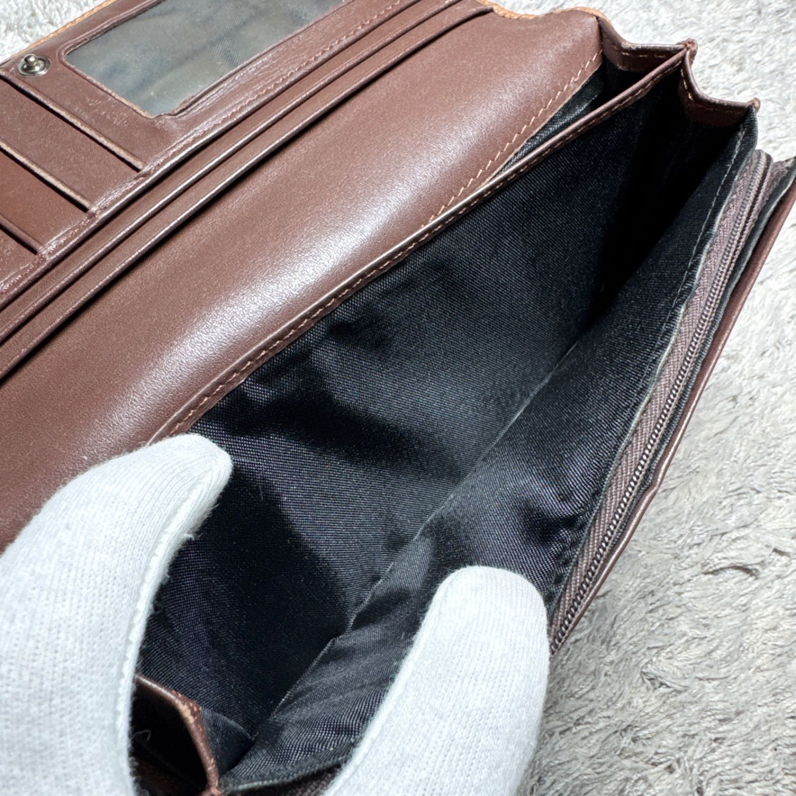 Vivienne Westwood ヴィヴィアンウエストウッド 長財布 エンボス