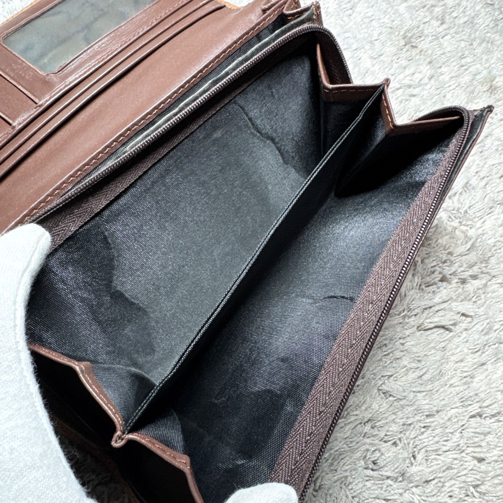 Vivienne Westwood ヴィヴィアンウエストウッド 長財布 エンボス