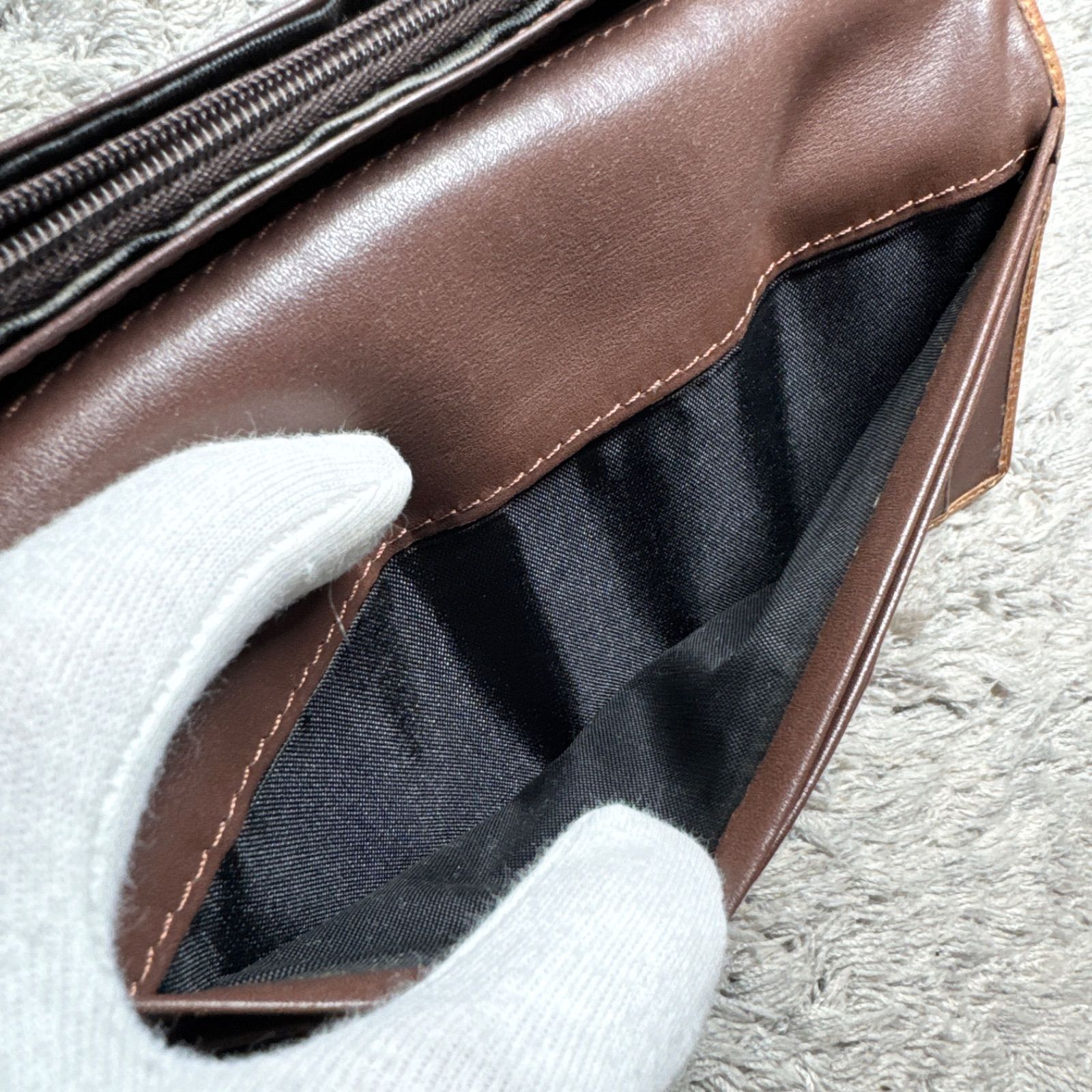 Vivienne Westwood ヴィヴィアンウエストウッド 長財布 エンボス