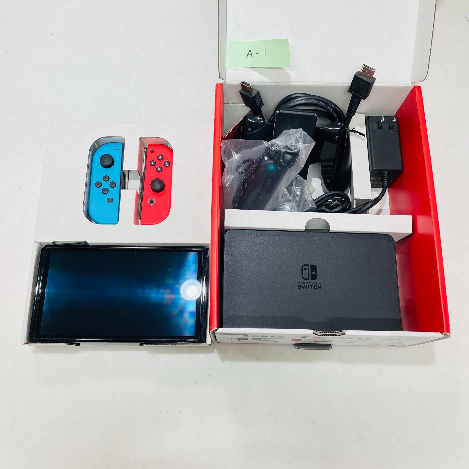 付属品揃い 完品 有機ELモデル Nintendo Switch 2024年製 液晶美品