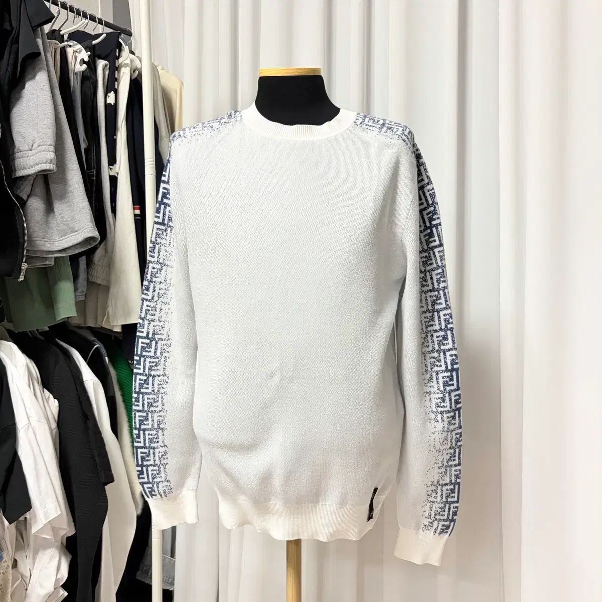 ほぼ新品/46 FENDI フェンディ モノグラム サイド LINE ニット