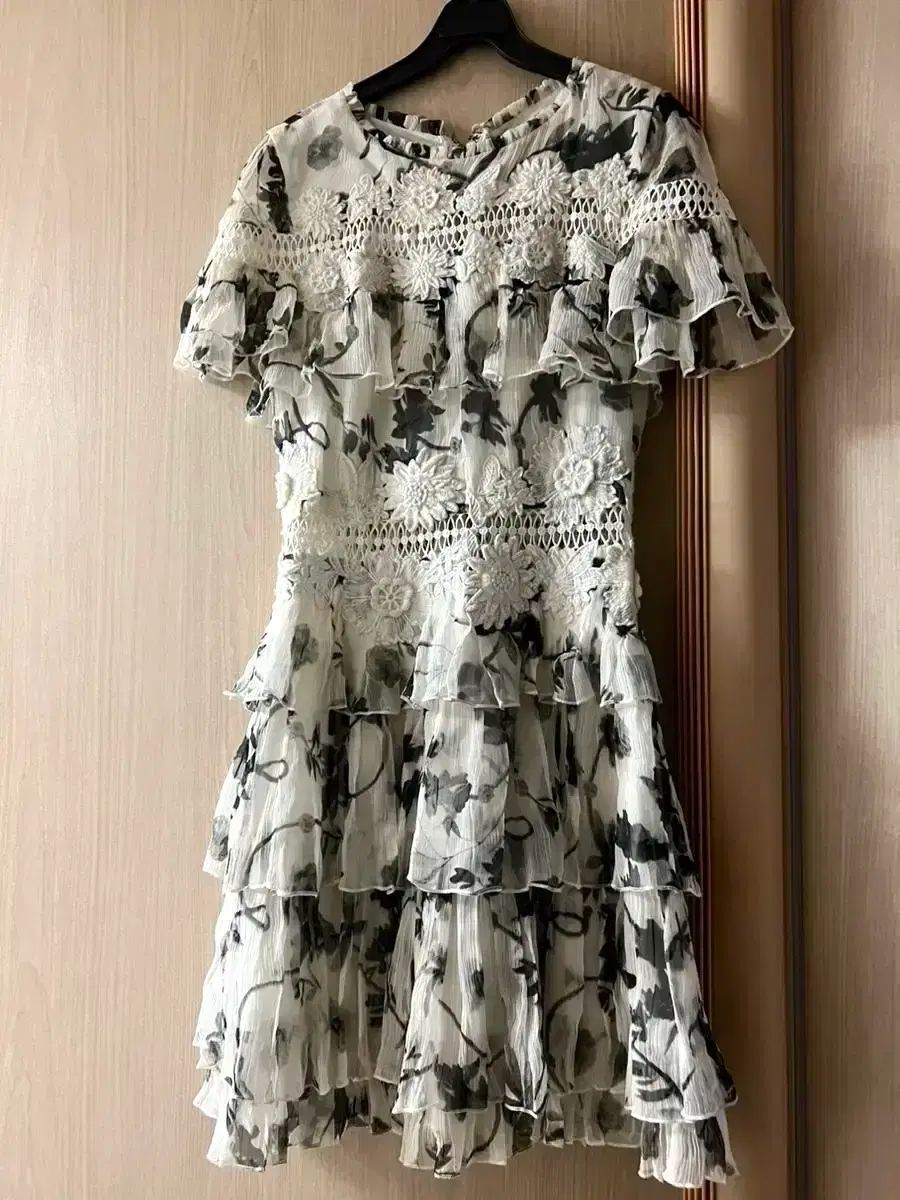 アリス＆オリビア alice+olivia フラワー レース シフォン フリル ワンピース