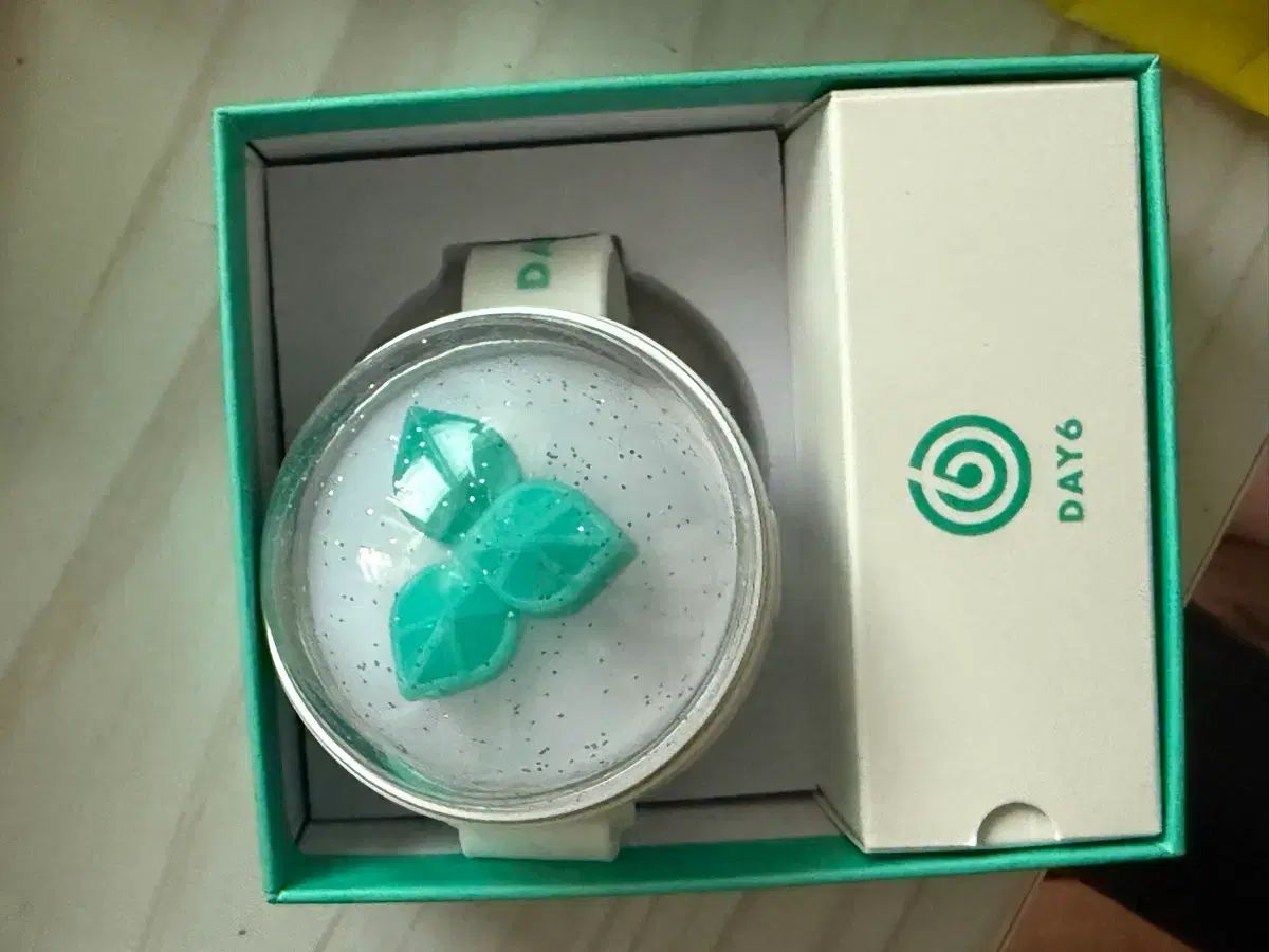 DAY6 OFFICIAL LIGHT BAND Day6 ペンライト 3 本品 出品 DAY6 OFFICIAL