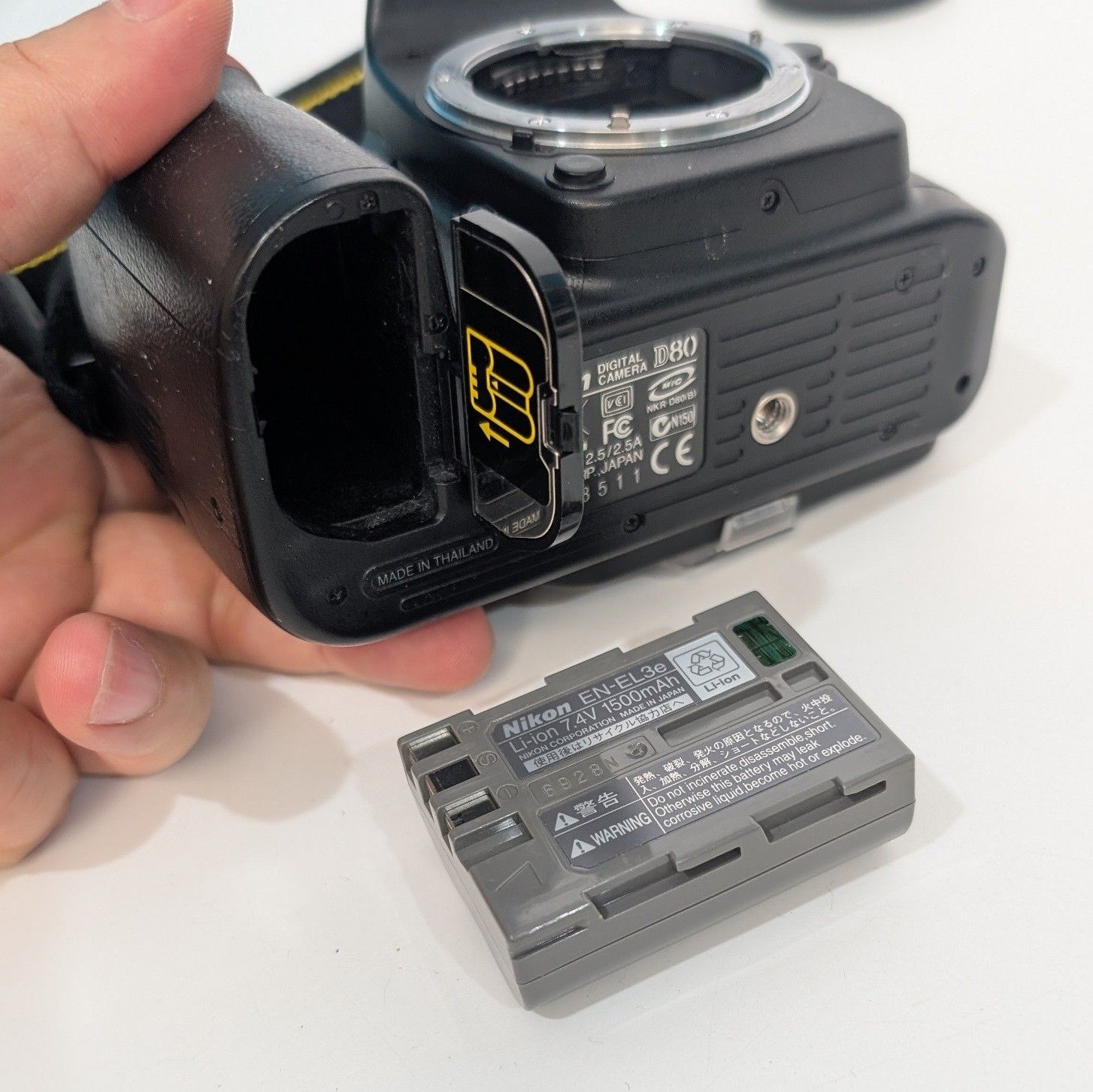 Nikon D80 デジタル一眼レフカメラ ボディ ニコンFマウント ストラップ