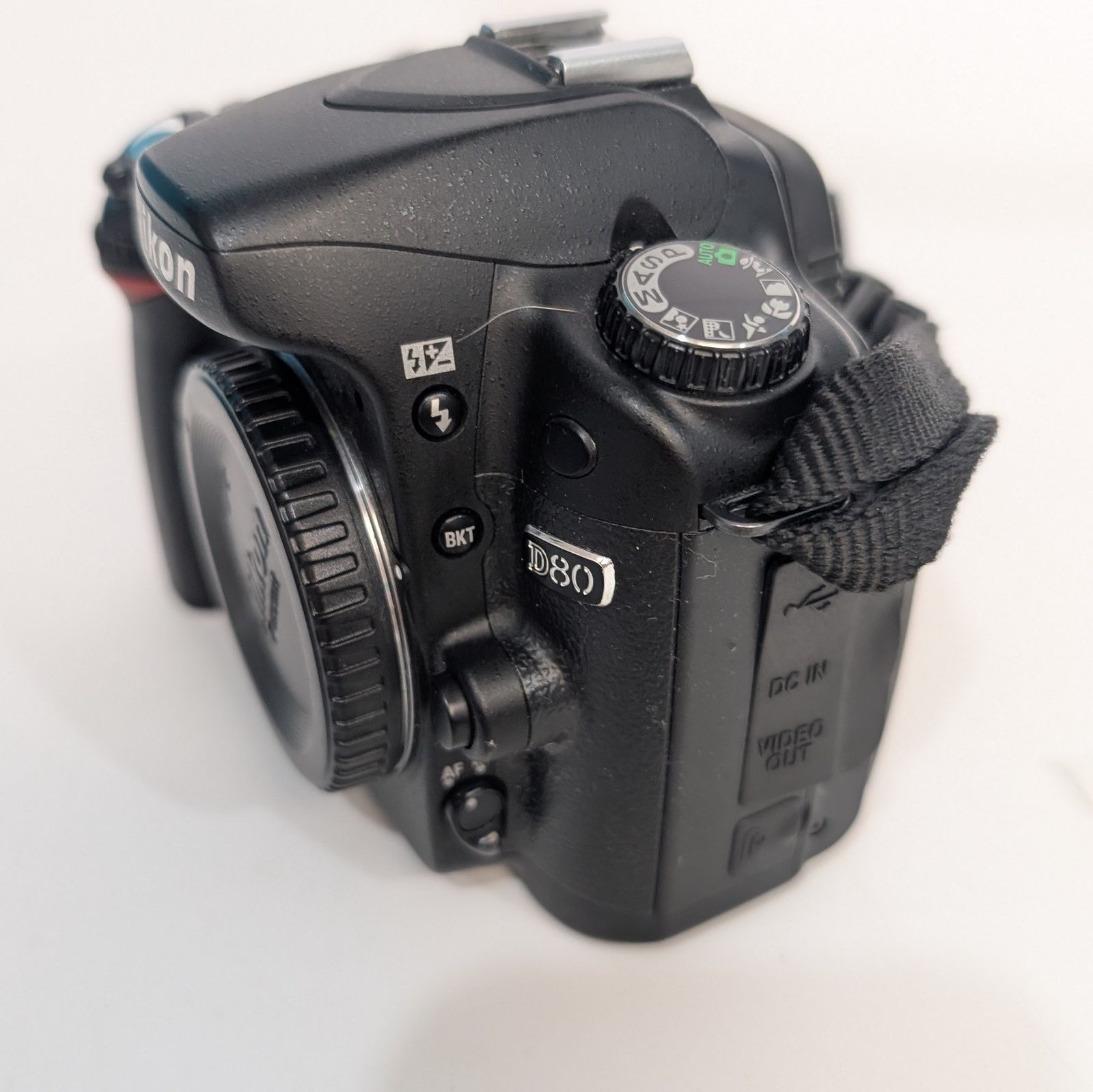 Nikon D80 デジタル一眼レフカメラ ボディ ニコンFマウント ストラップ