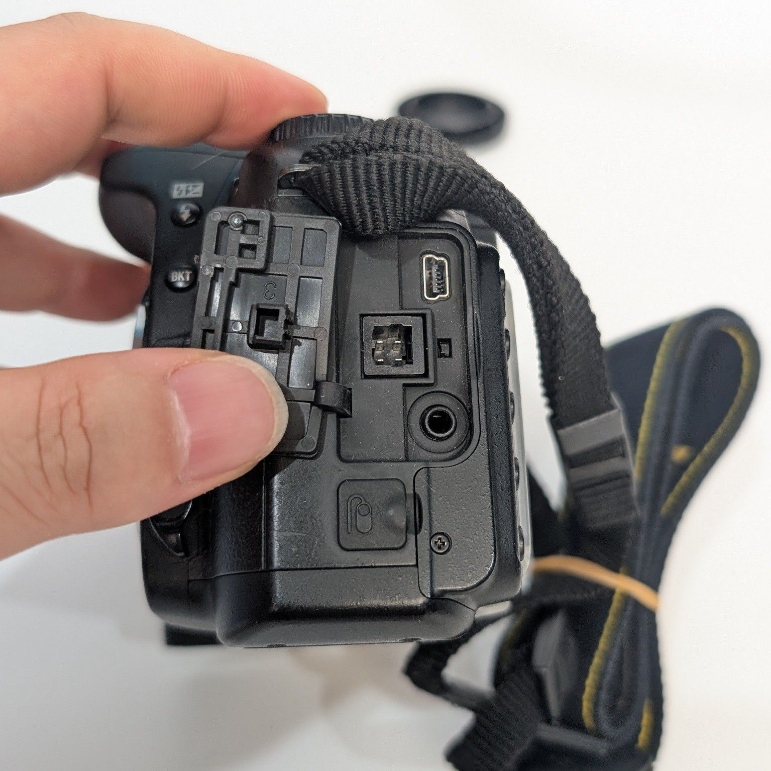 Nikon D80 デジタル一眼レフカメラ ボディ ニコンFマウント ストラップ