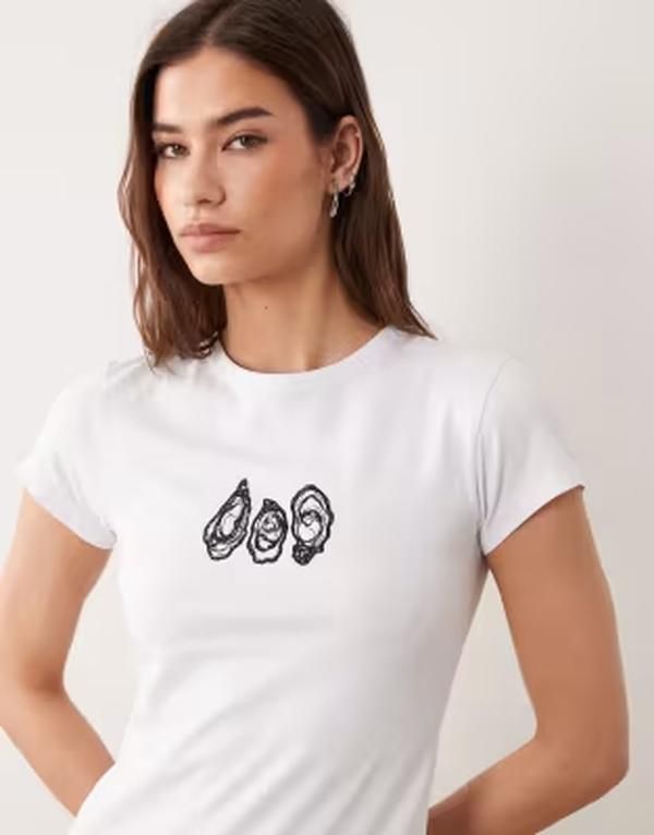 エイソス レディース トップス Tシャツ ASOS DESIGN oyster embroidery baby tee WHITE ホワイト