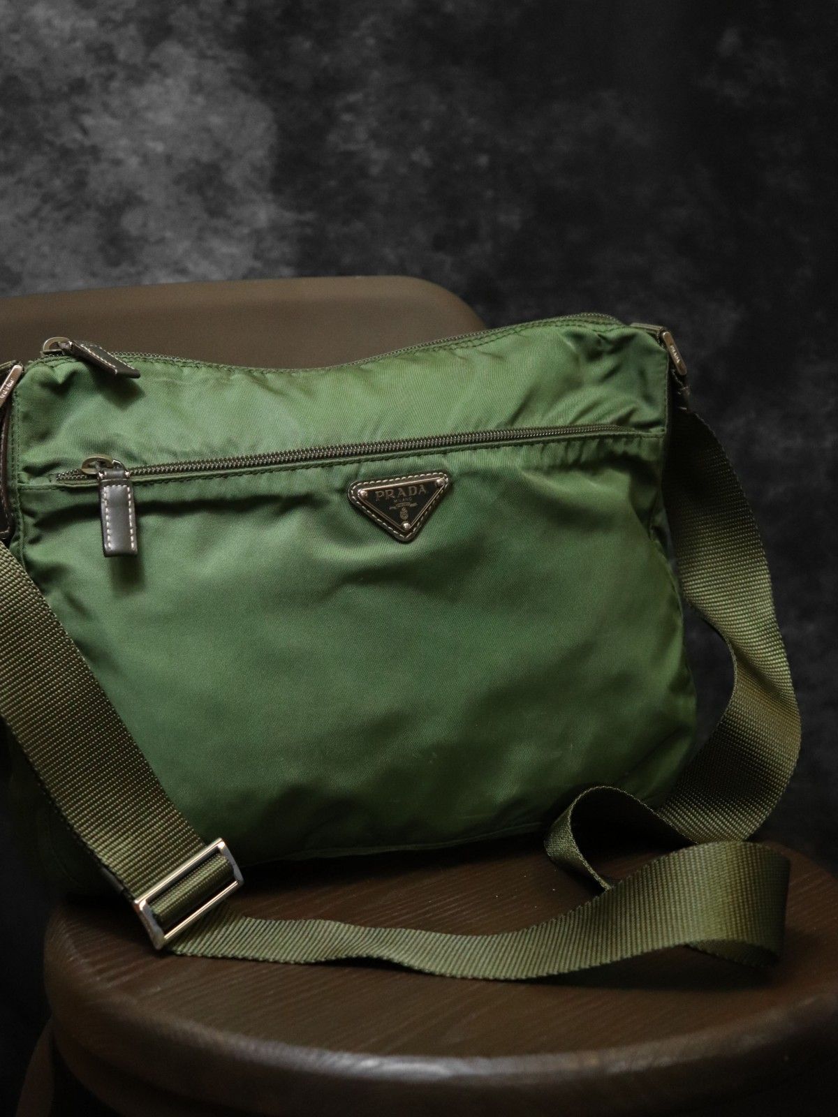 PRADA プラダ 筒型 ショルダーバッグ ナイロン カーキ PRADA プラダ ショルダーバッグ ナイロン カーキ - メルカリ