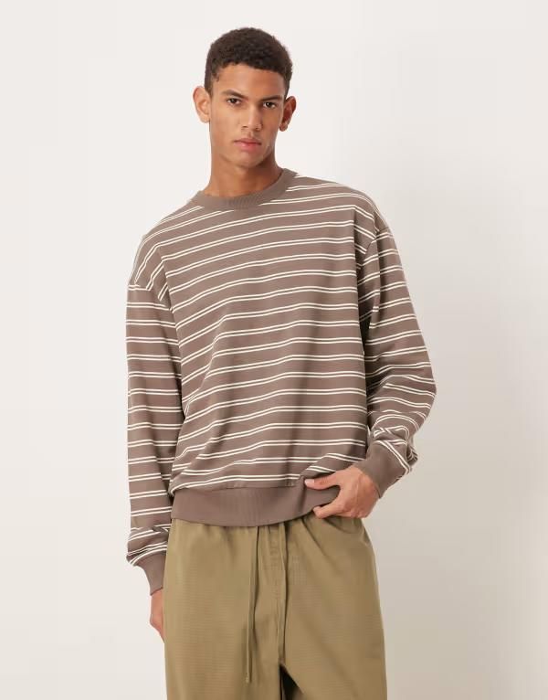 エイソス メンズ アウター パーカー・スウェット リラックスフィット スウェット シャツ ASOS DESIGN relaxed fit sweatshirt in striped BROWN ブラウ