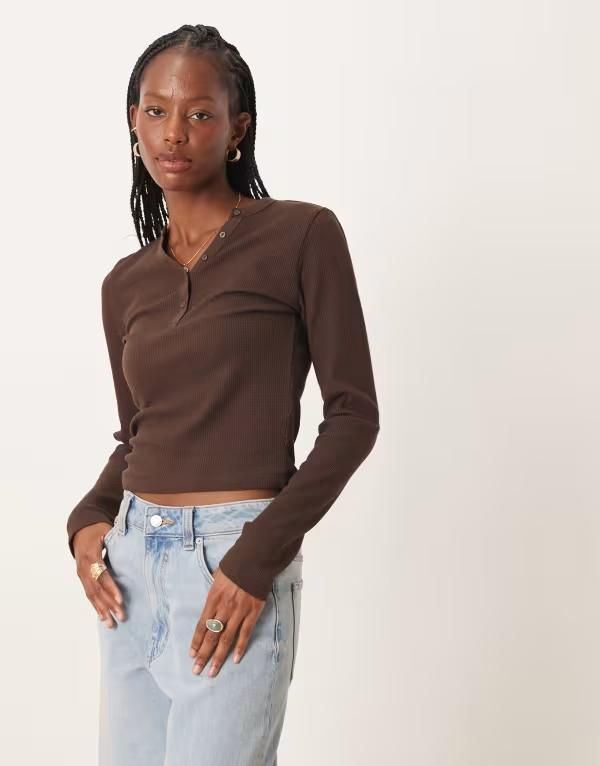 エイソス レディース トップス Tシャツ ASOS DESIGN shrunken waffle long sleeve henley tee in chocolate チョコレート 7,336円