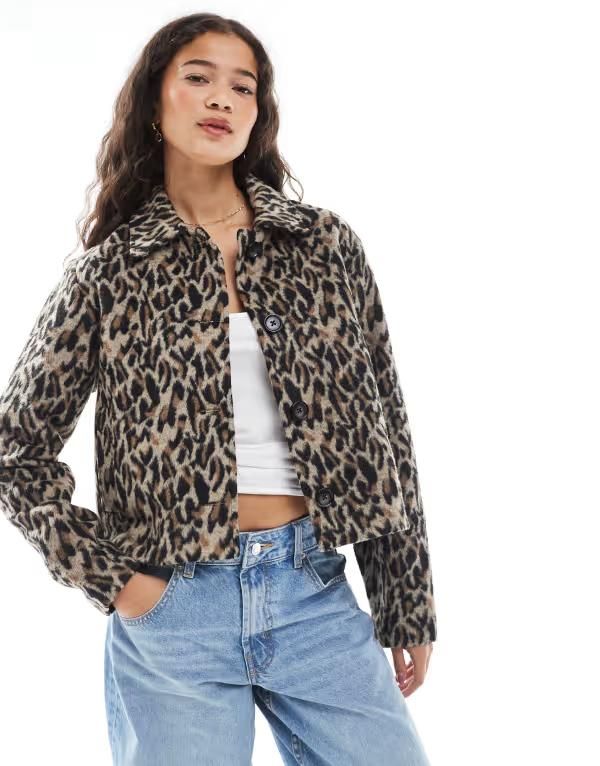 ウェンズデーガール レディース アウター ジャケット・ブルゾン プリント クロップド Wednesdays Girleopard print boxy cropped jacket in tan タン