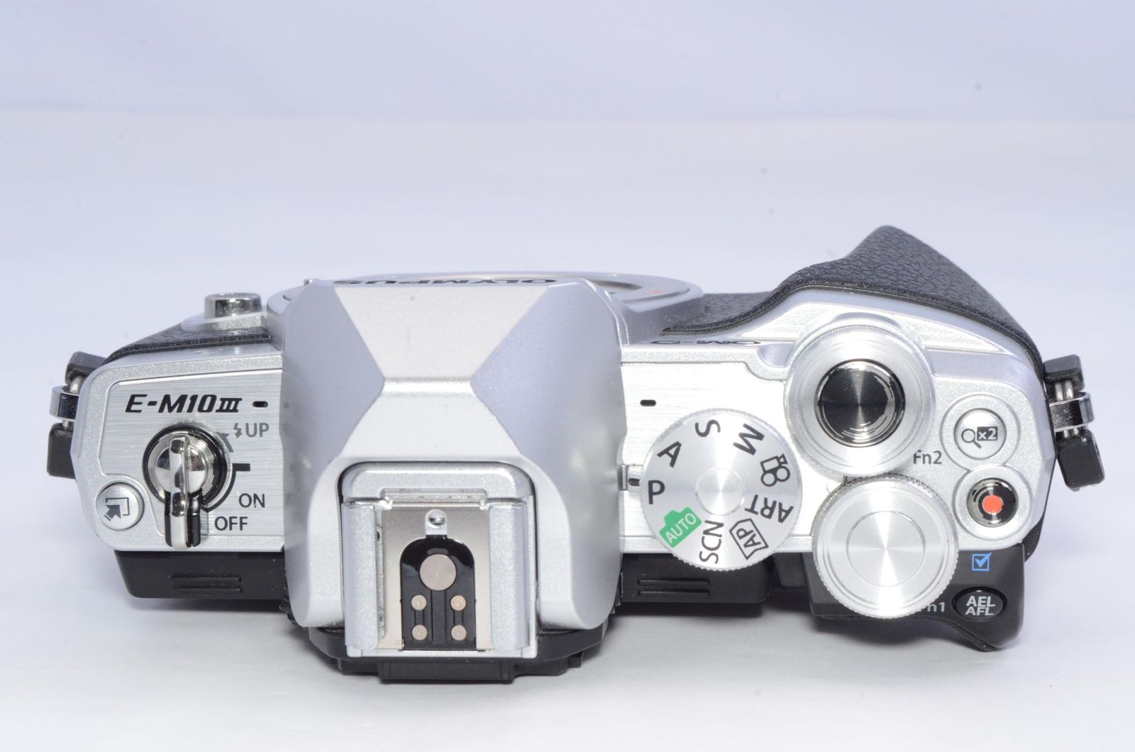 OLYMPUS ミラーレス一眼 OM-D E-M10 MarkIII ボディー シルバー - メルカリ