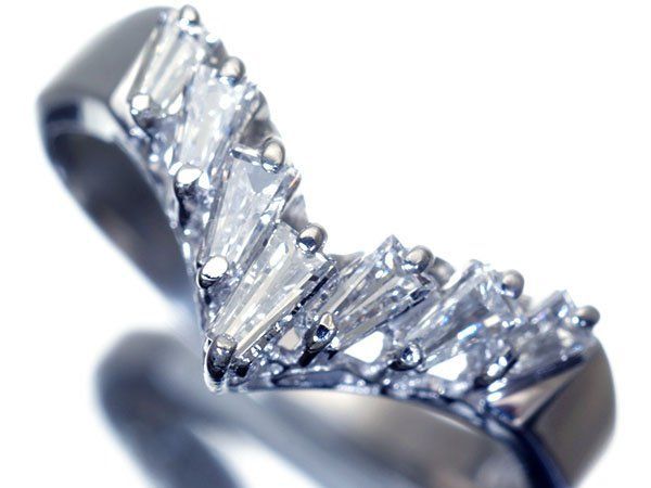 【ジュエリー極】お洒落なＶ字デザイン輝く！極上天然バケットカットダイヤモンド0.34ct 高級Pt900リング h8690kk【送料無料】