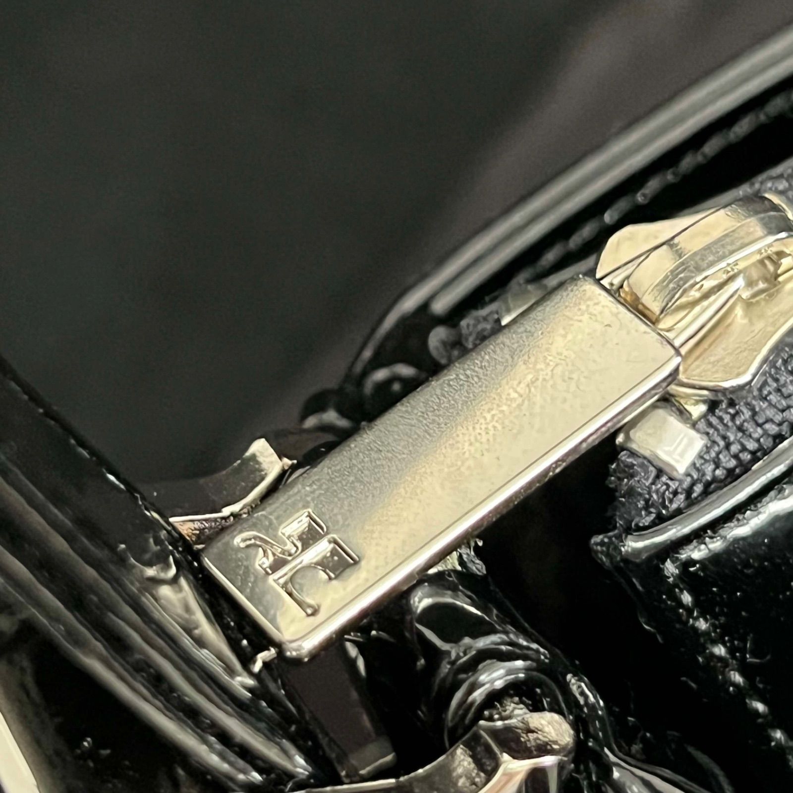 O クレージュ courréges エナメル ショルダーバッグ 黒 アクセサリー
