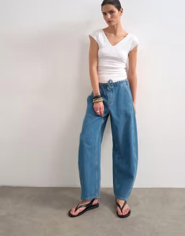 トップショップ レディース ボトムス デニムパンツ ヴィンテージーンズ Topshop slouchy barrel jeans in vintage Blue ブルー