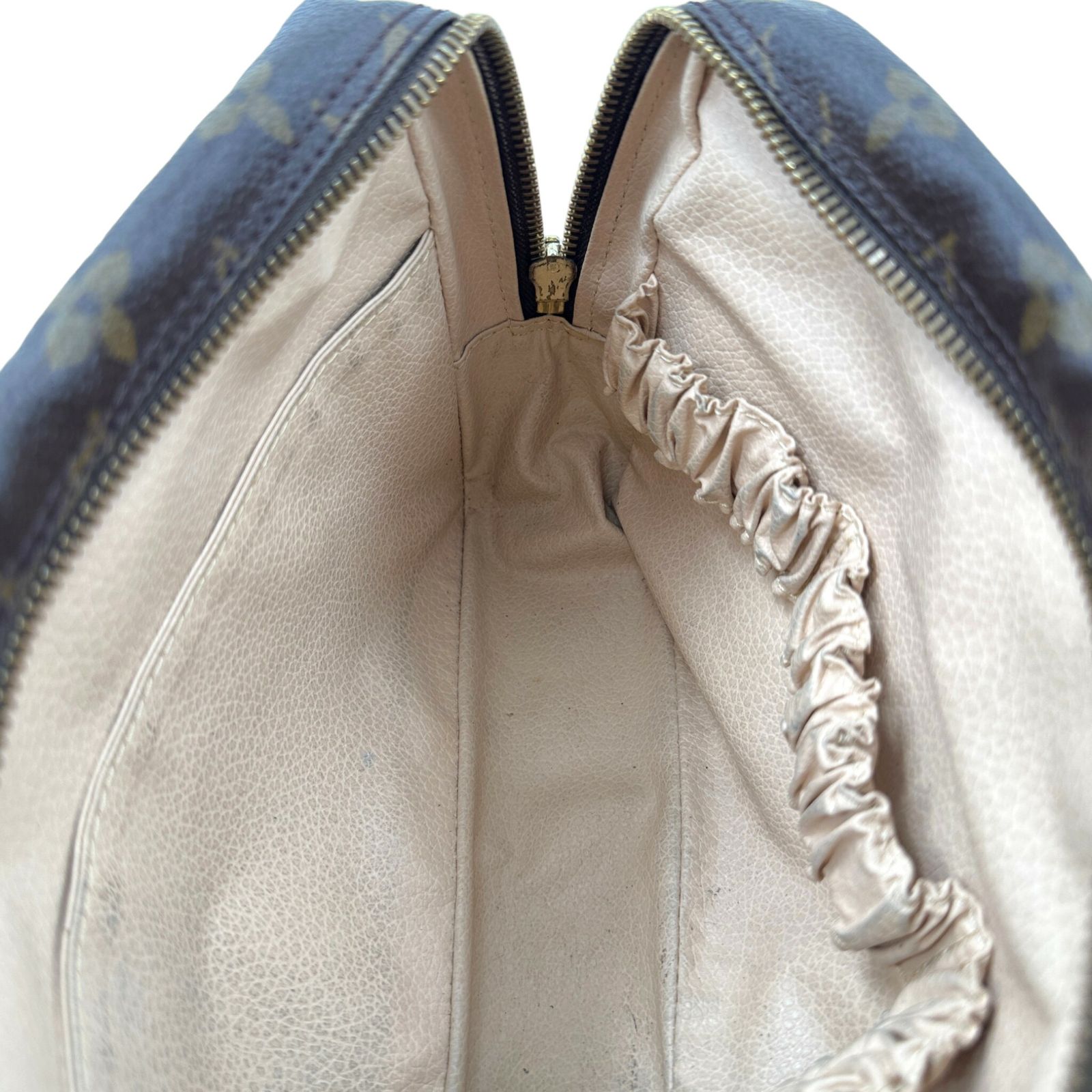 LOUIS VUITTON モノグラム トゥルース・トワレット 23 クラッチバッグ