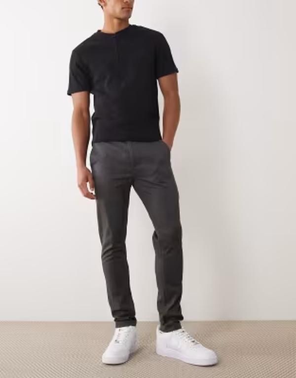 エイソス メンズ ボトムス カジュアルパンツ ASOS DESIGN skinny chinos in charcoal チャコール
