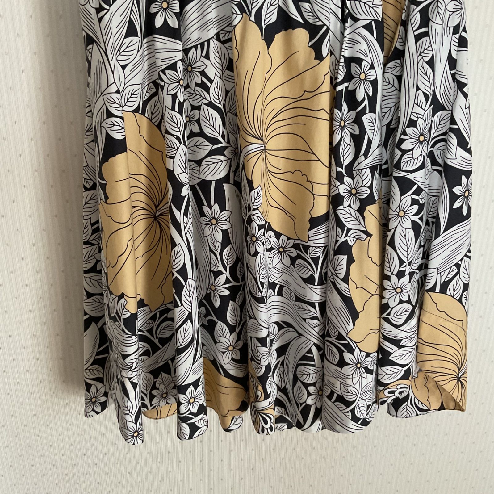 極美品】N°21 ヌメロヴェントゥーノ 総柄 花柄 綿 ノースリーブ