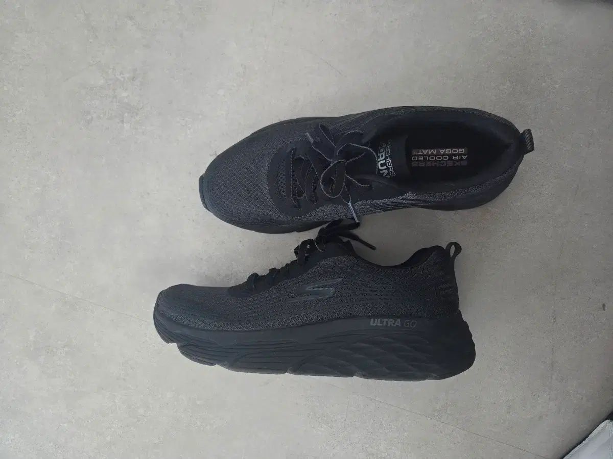 SKECHERS スケッチャーズ GO RUN ウルトラ GO ブラック 260mm 状態良し