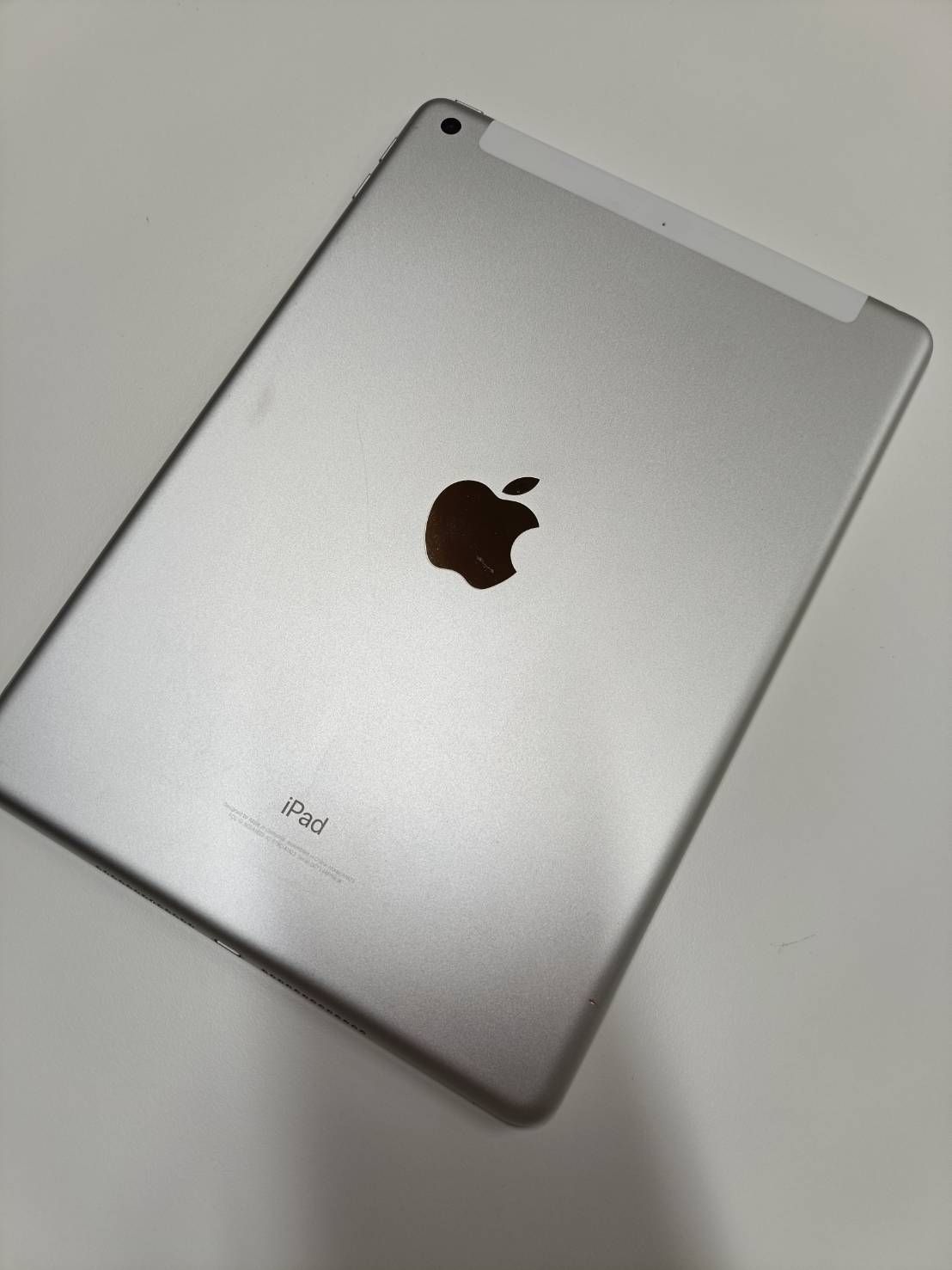 iPad 第5世代 32GB シルバー SIMフリー 動作確認済み - メルカリ