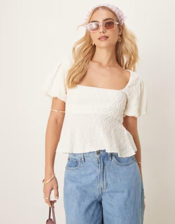 ジーナトリコ レディース トップス Tシャツ ジャージー Gina Tricot wavy textu red jersey with puff sleeves and peplum hem in e