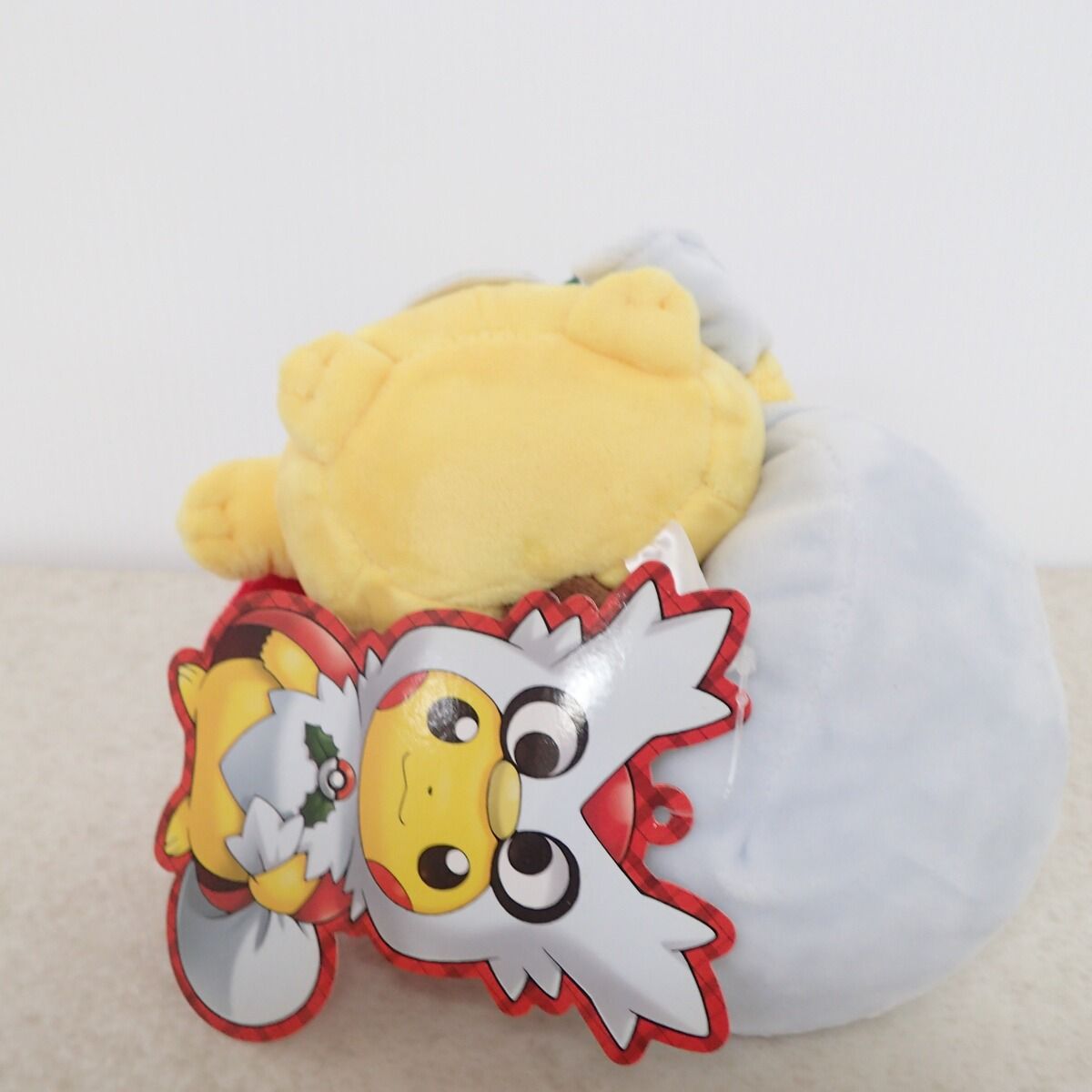 ポケモンセンター ぬいぐるみ デリバードのポンチョを着たピカチュウ