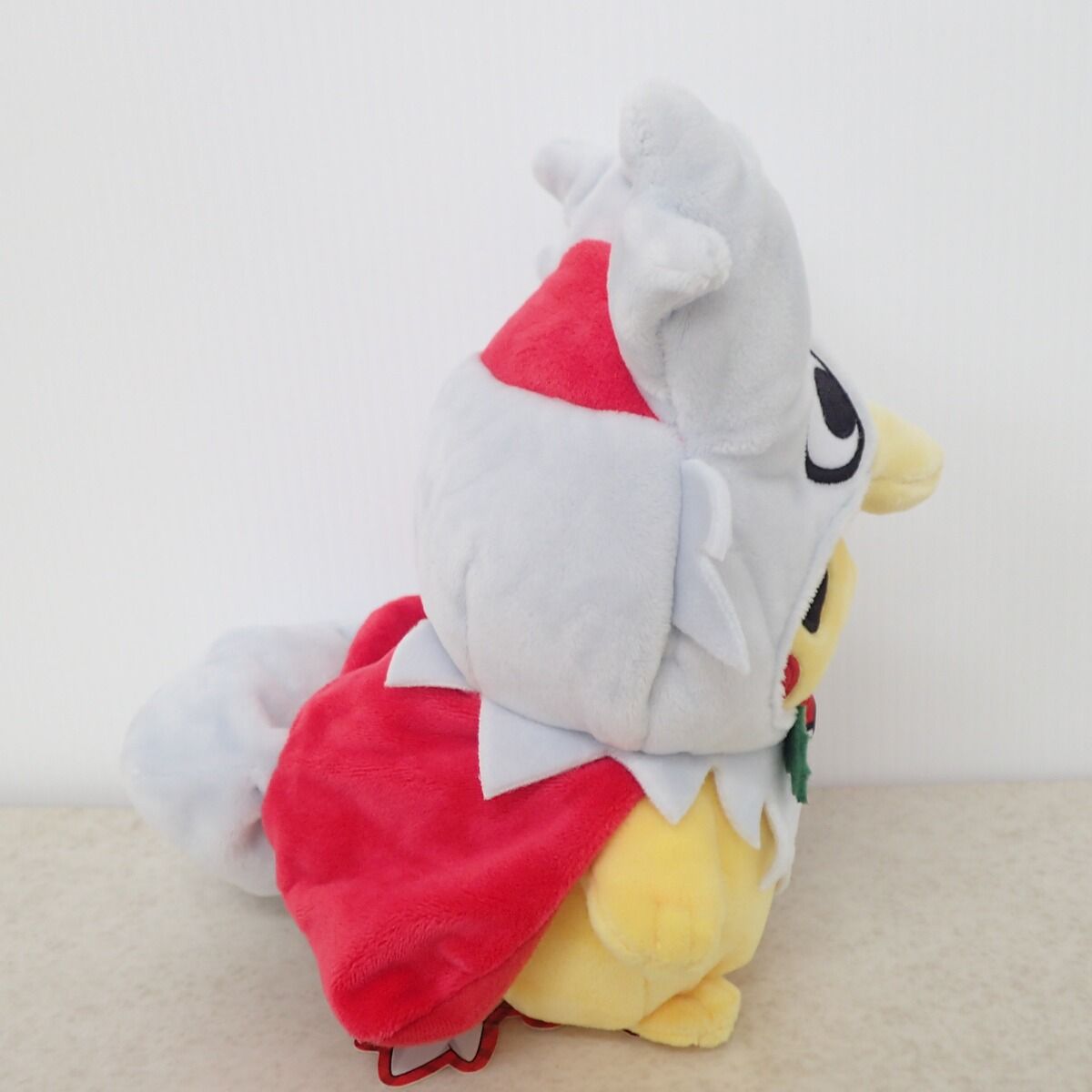 ポケモンセンター ぬいぐるみ デリバードのポンチョを着たピカチュウ