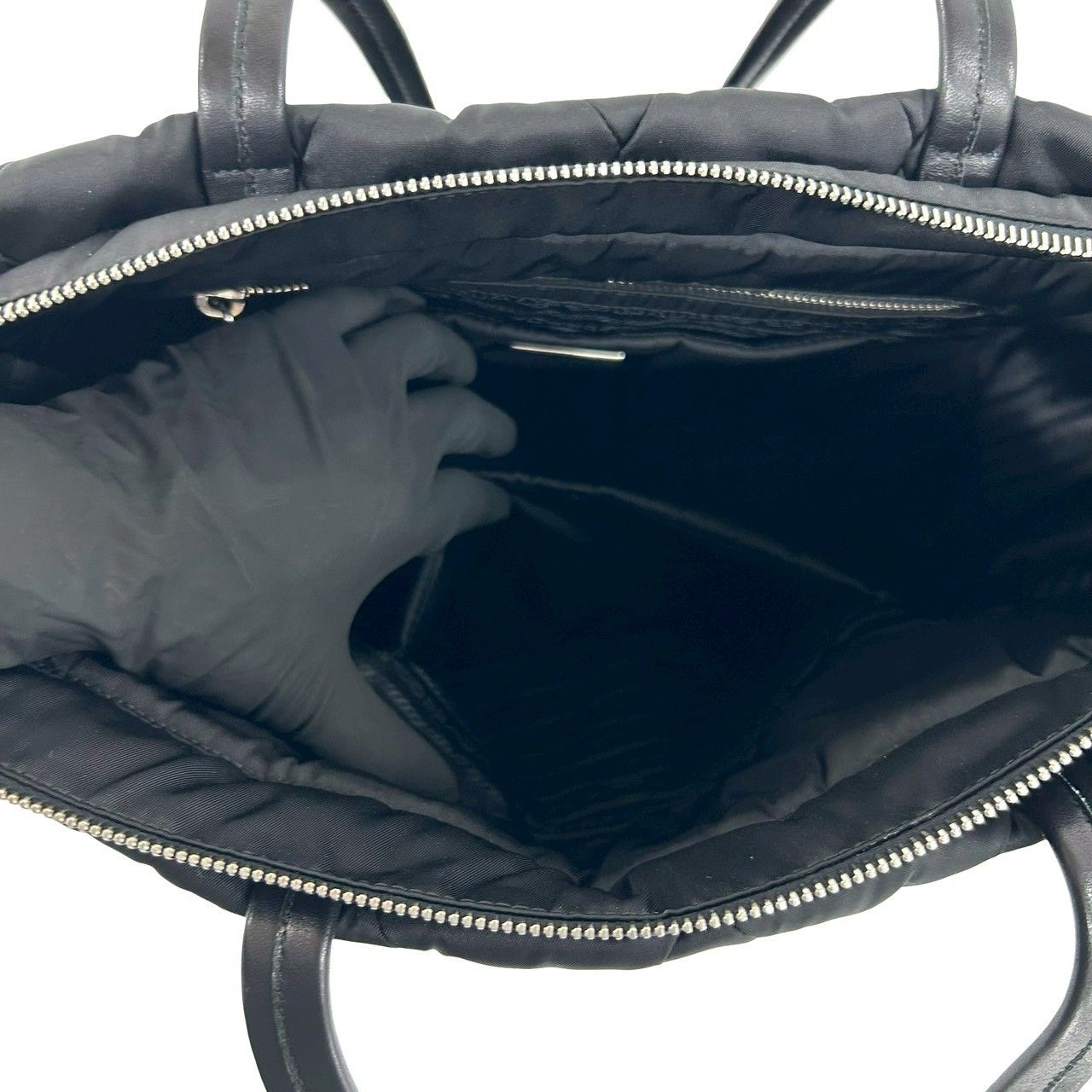 極 美品 PRADA プラダ 三角ロゴ 金具 キルティング ナイロン レザー 本