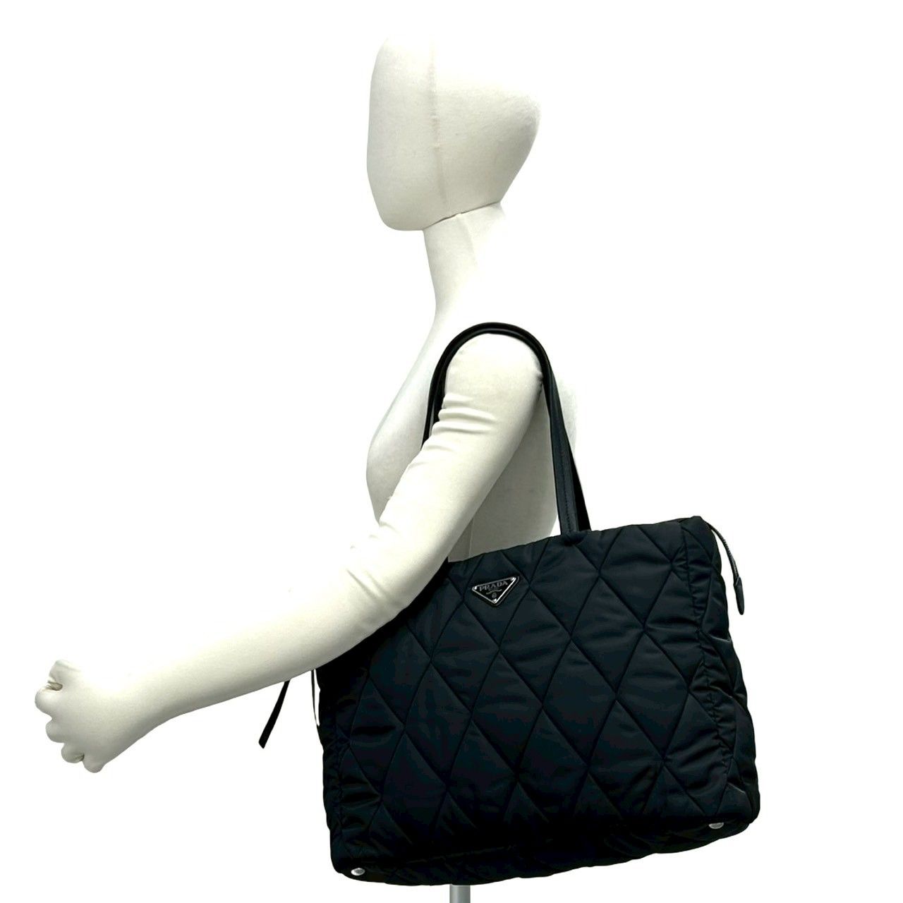 極 美品 PRADA プラダ 三角ロゴ 金具 キルティング ナイロン レザー 本