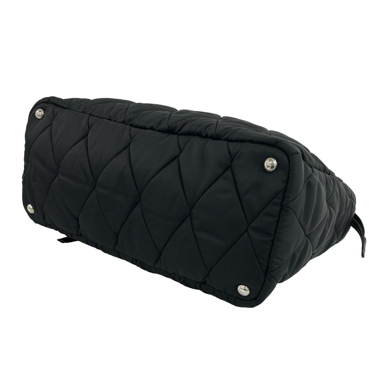 美品 PRADA プラダ バッグパック キルティング 三角ロゴ ナイロン 黒 極 美品 PRADA プラダ 三角ロゴ 金具 キルティング ナイロン レザー 本