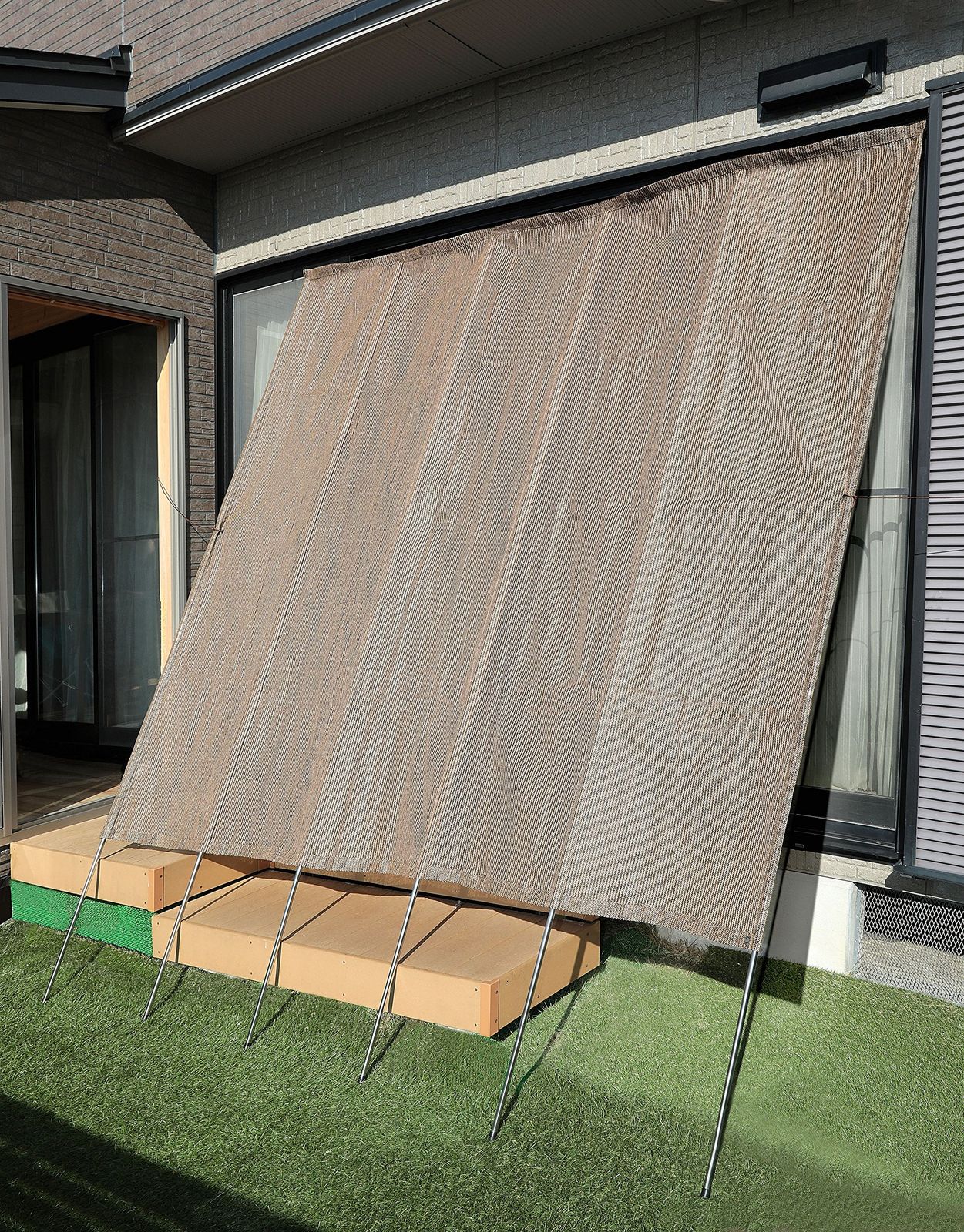 日よけ サンシェード ブラウン 幅300×高さ280cm ポリエチレンメッシュ生地 スチール支柱 非防水 工具不要 目隠し たてす 節電