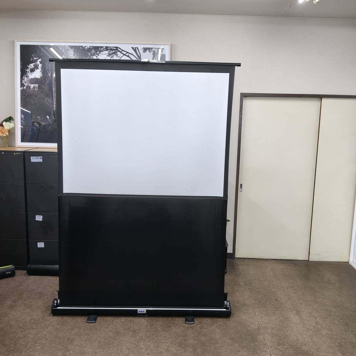 美品 NEC 60インチ 自立式モバイルプロジェクタースクリーン VL-S60E