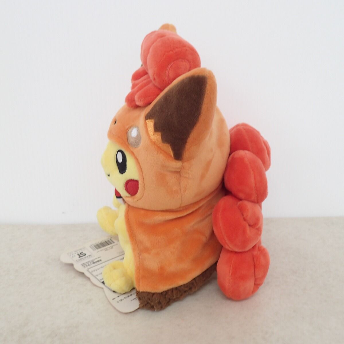 ポケモンセンター ぬいぐるみ ロコンポンチョのピカチュウ 紙タグ付き