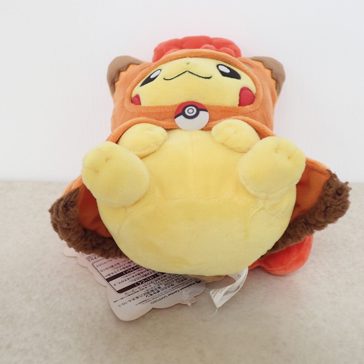 ポケモンセンター ぬいぐるみ ロコンポンチョのピカチュウ 紙タグ付き
