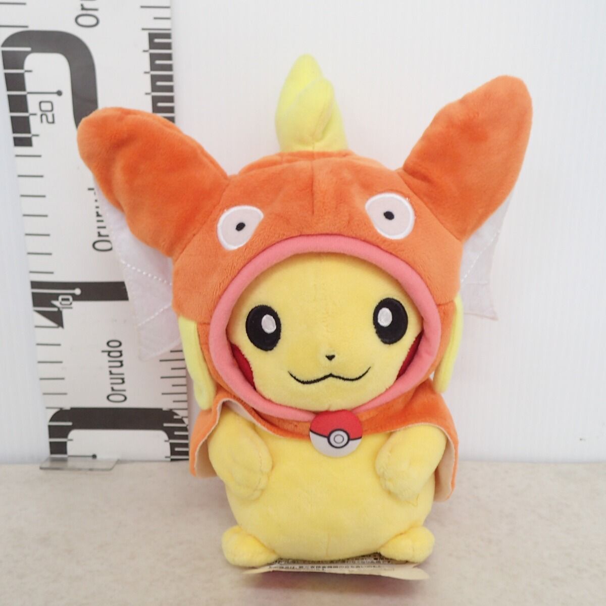 【タグ付き】ぬいぐるみ コイキングごっこピカチュウ ポンチョ ポケモンセンター ぬいぐるみ コイキングごっこピカチュウ 紙タグ付き
