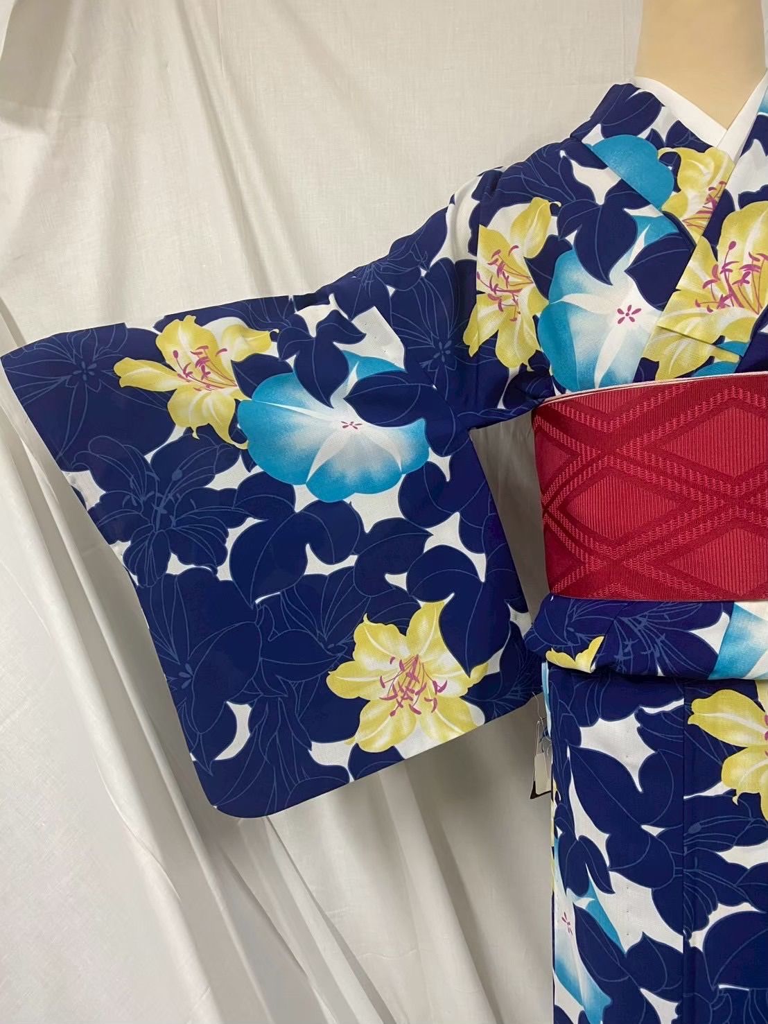 未使用品】 匿名配送 撫松庵 ブランド浴衣 浴衣 レディース 紺色 百合