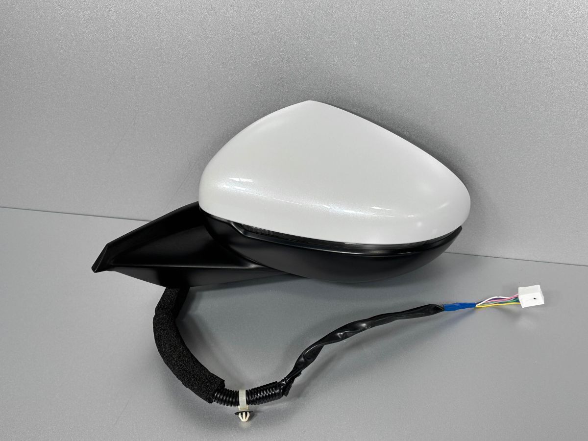 美品/破損なし フィット GR1 GR3 GR5 GR6 2WD 純正 左ドアミラー サイドミラー 7P 76258-TZA-J03 049922 ホワイトパール NH883P 管理36051