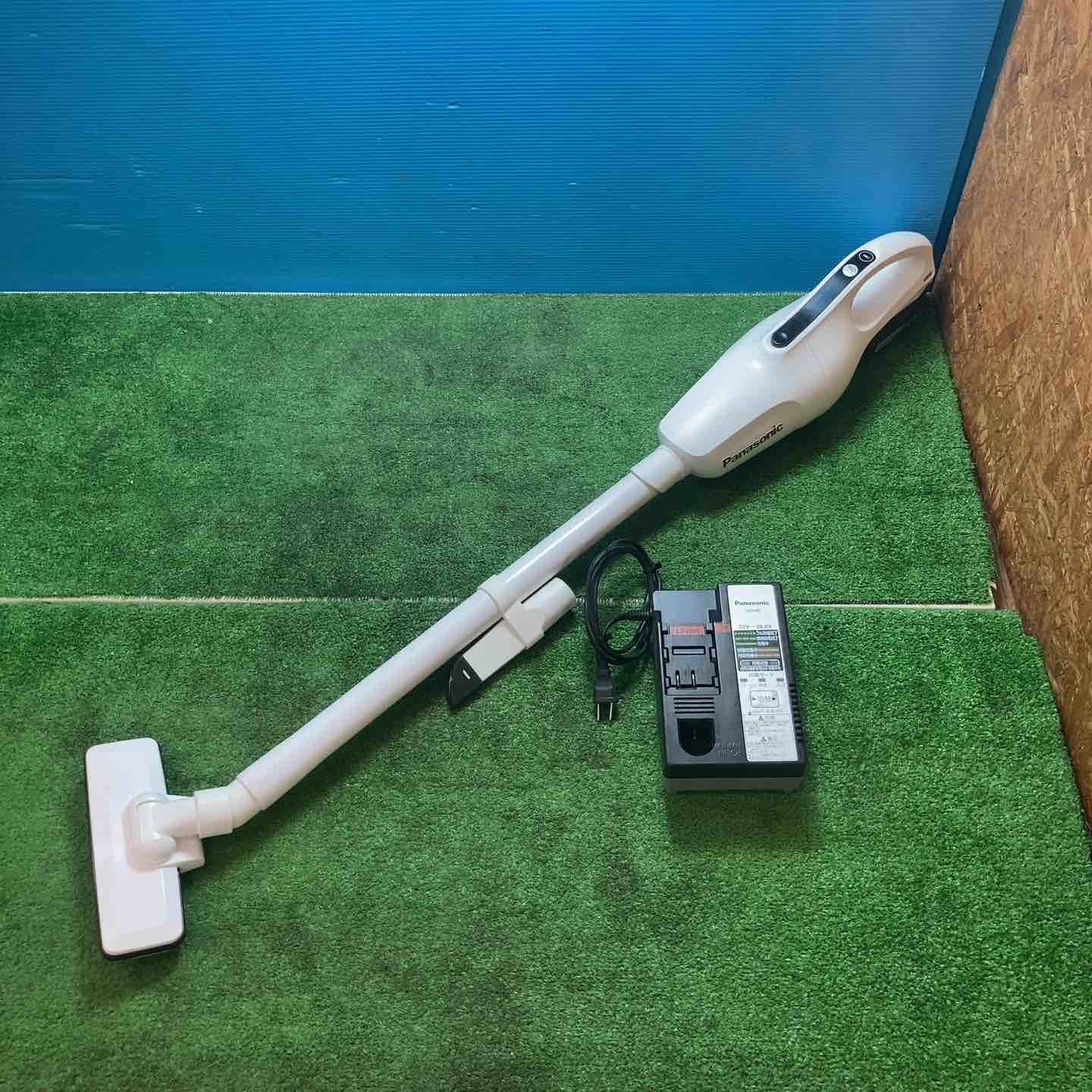 【中古品】パナソニック 充電スティッククリーナーEZ37A3デュアル(14.4V/18V対応)45W(18V使用時) EZ37A3LJ1F-W【岩槻店】 28,342円