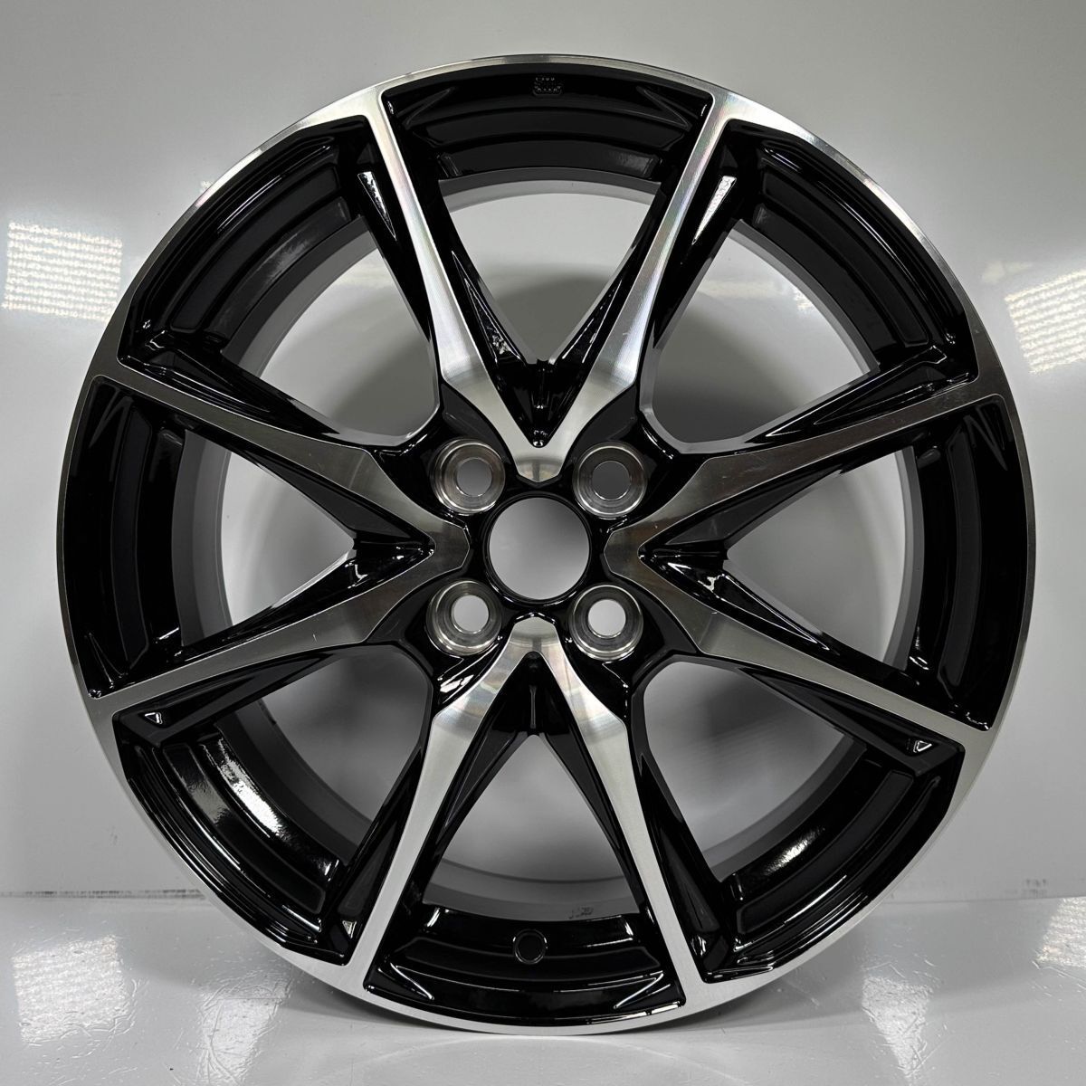 美品 アクア GRスポーツ MXPK11 純正 アルミホイール×1本 黒/ポリッシュ 17インチ 7J PCD100 4穴 ハブ径54 +50 42611-52C00 管理36027 28,120円