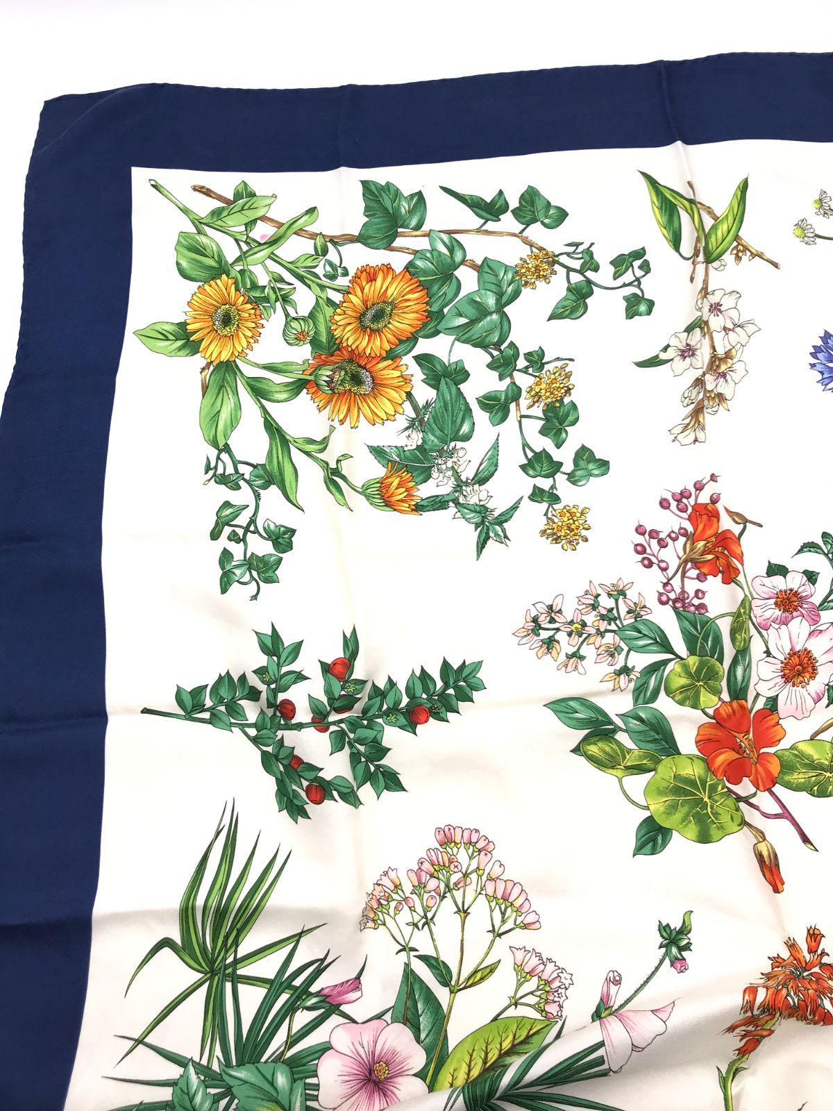 GUCCI グッチ 大判スカーフ 花柄 フラワー ブルー×マルチカラー 2440