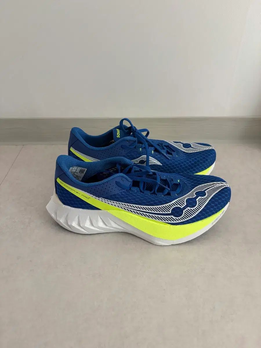 サッカニー エンドルフィン プロ 4 LAPIS/CITRON ランニングシューズ 270