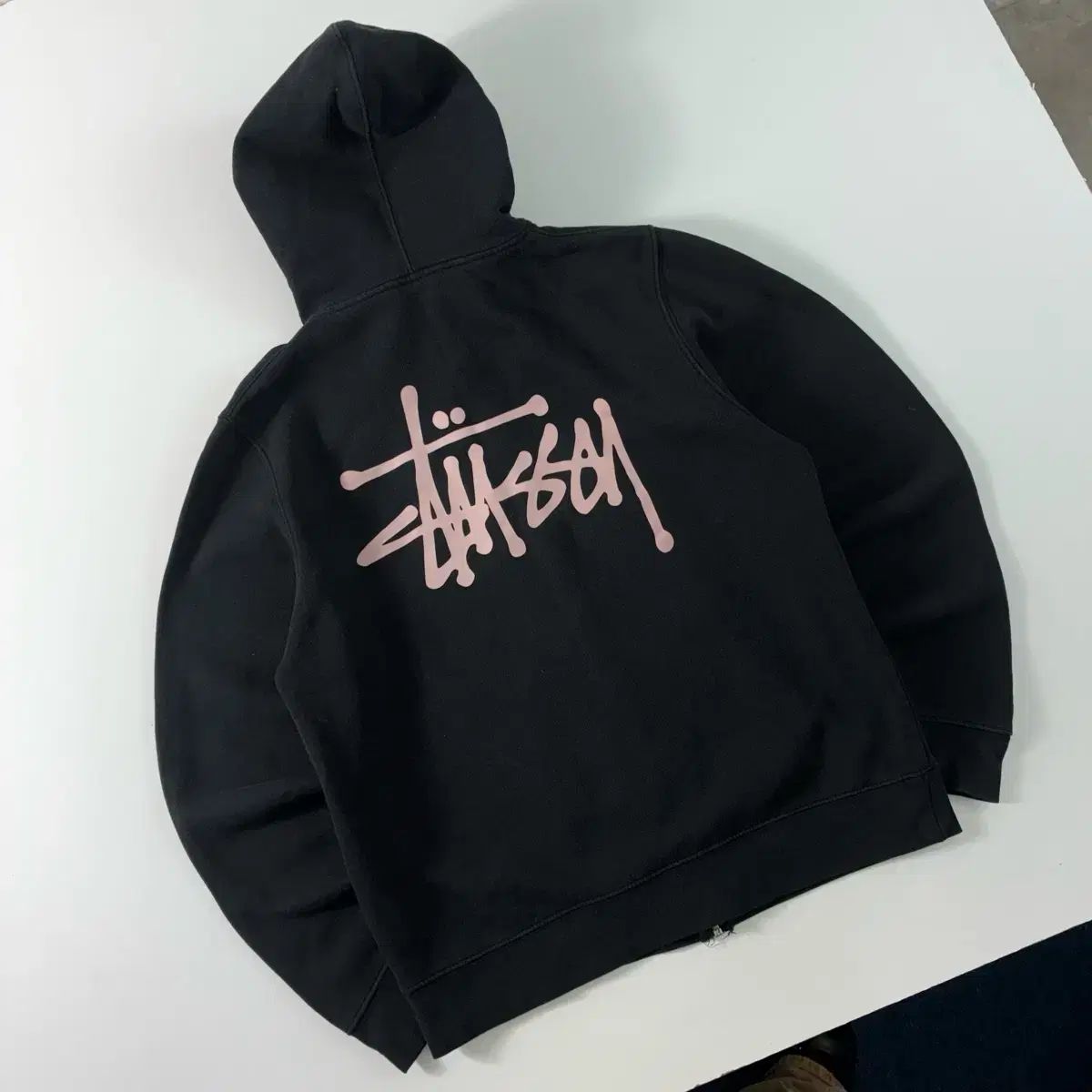 STUSSY ステューシー ピンク BIGロゴ ブラック ジップアップフーディー
