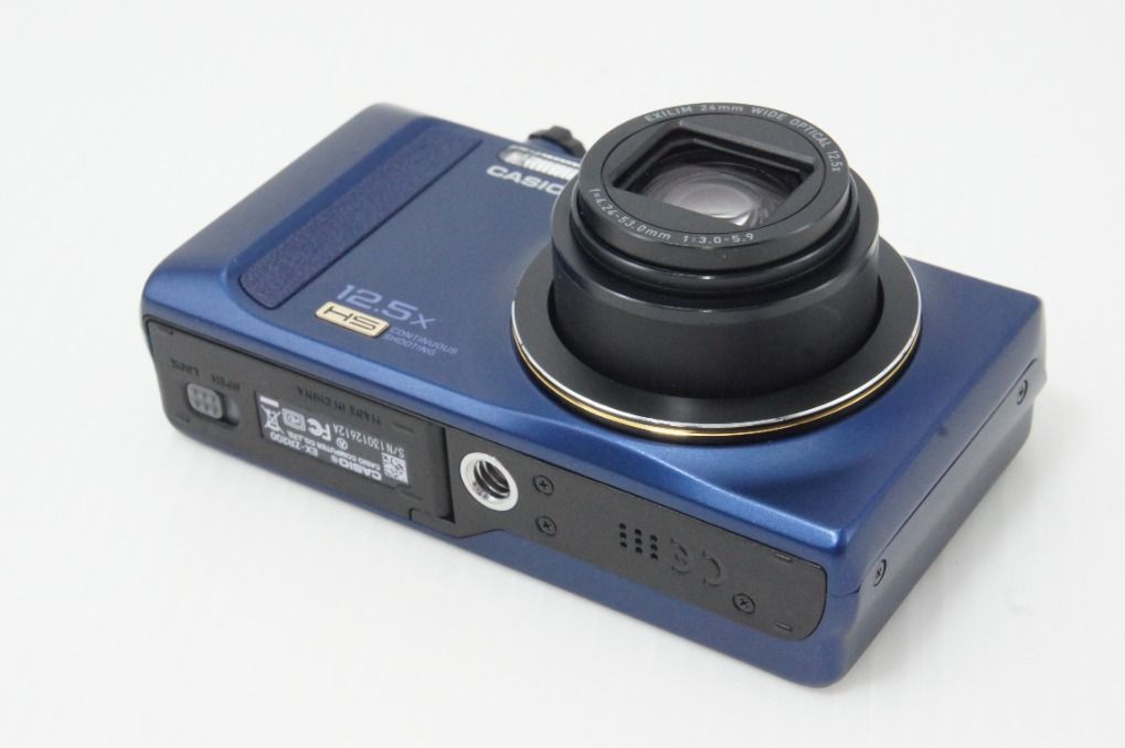美品 CASIO カシオ HIGH SPEED EXILIM EX-ZR200 コンパクトデジタル