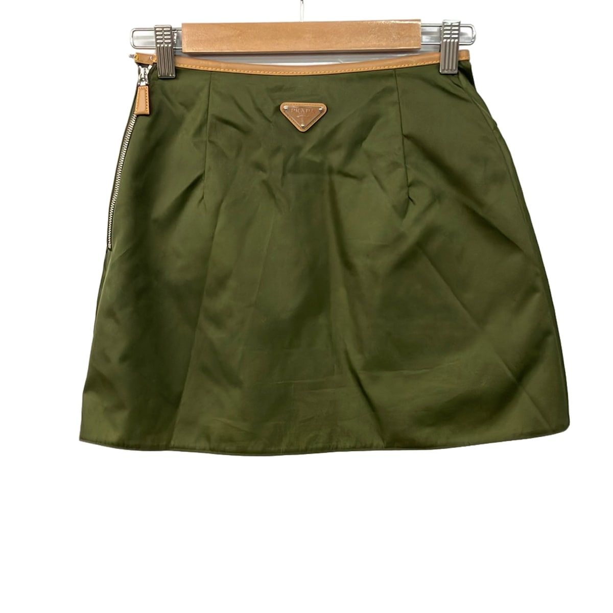 PRADA(プラダ) ミニスカート サイズ36 S レディース美品 - カーキ×ライトブラウン ナイロン/レザー/RE-NYLON/ジップアップ