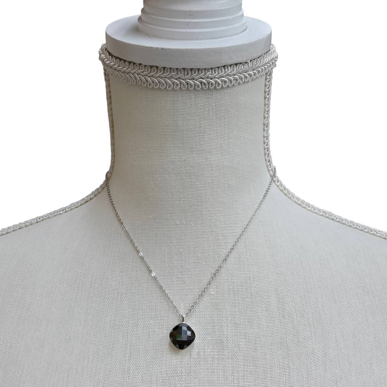 SWAROVSKI スワロフスキー ネックレス 箱付き シルバーカラー 