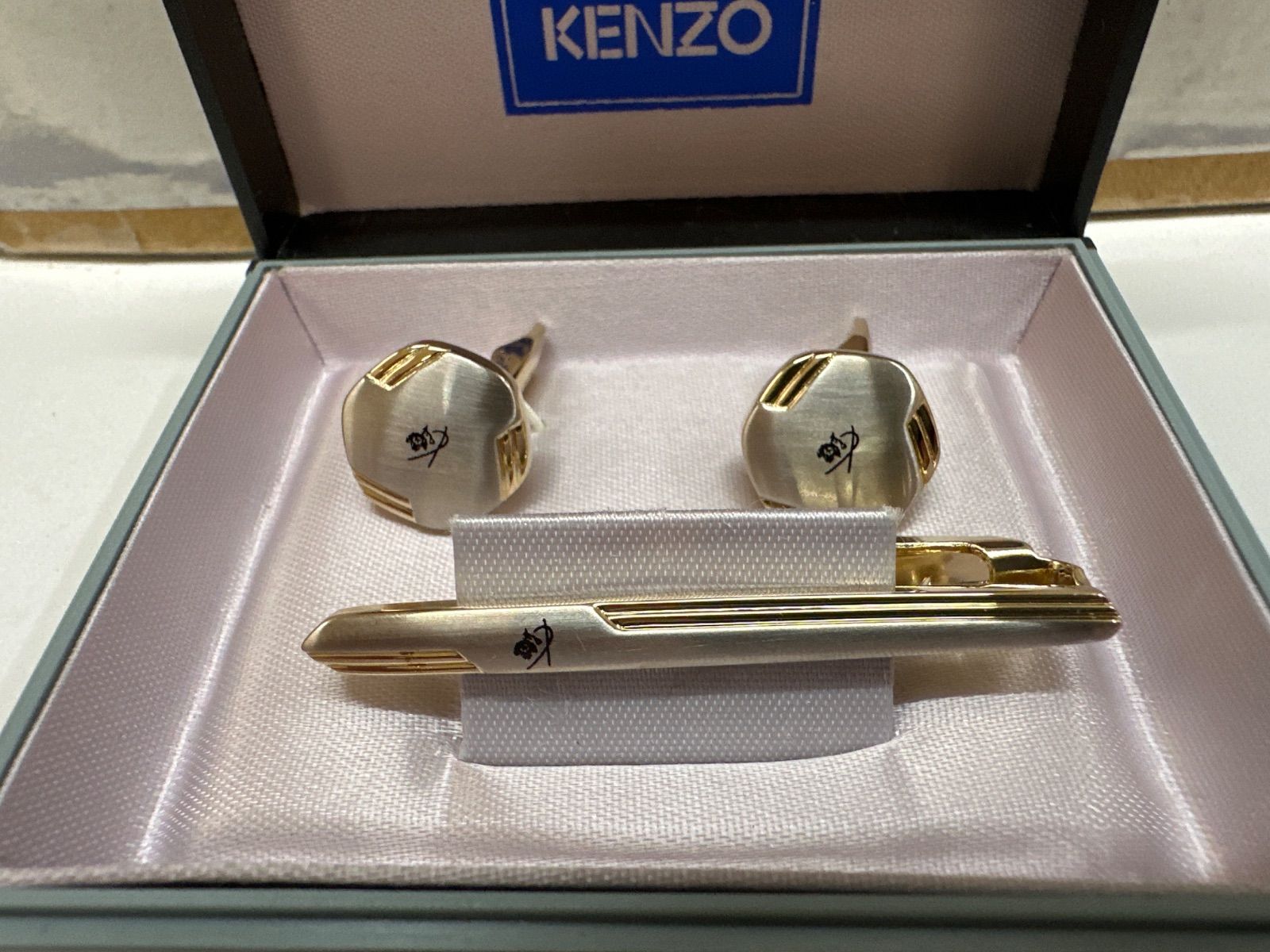 Q7-34】◇ KENZO ネクタイピン＆カフスボタン 中古 - メルカリ