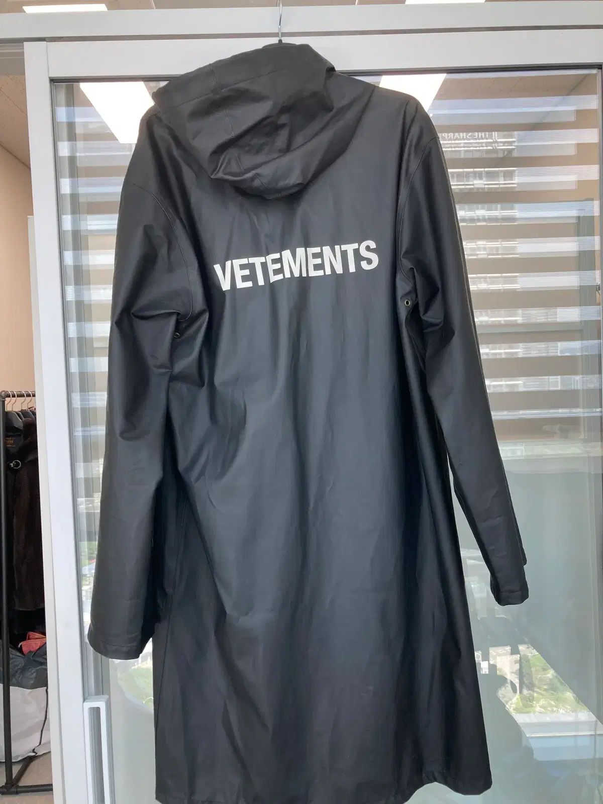 VETEMENTS ヴェトモン 17AW オーバーサイズ レイン コート - メルカリ