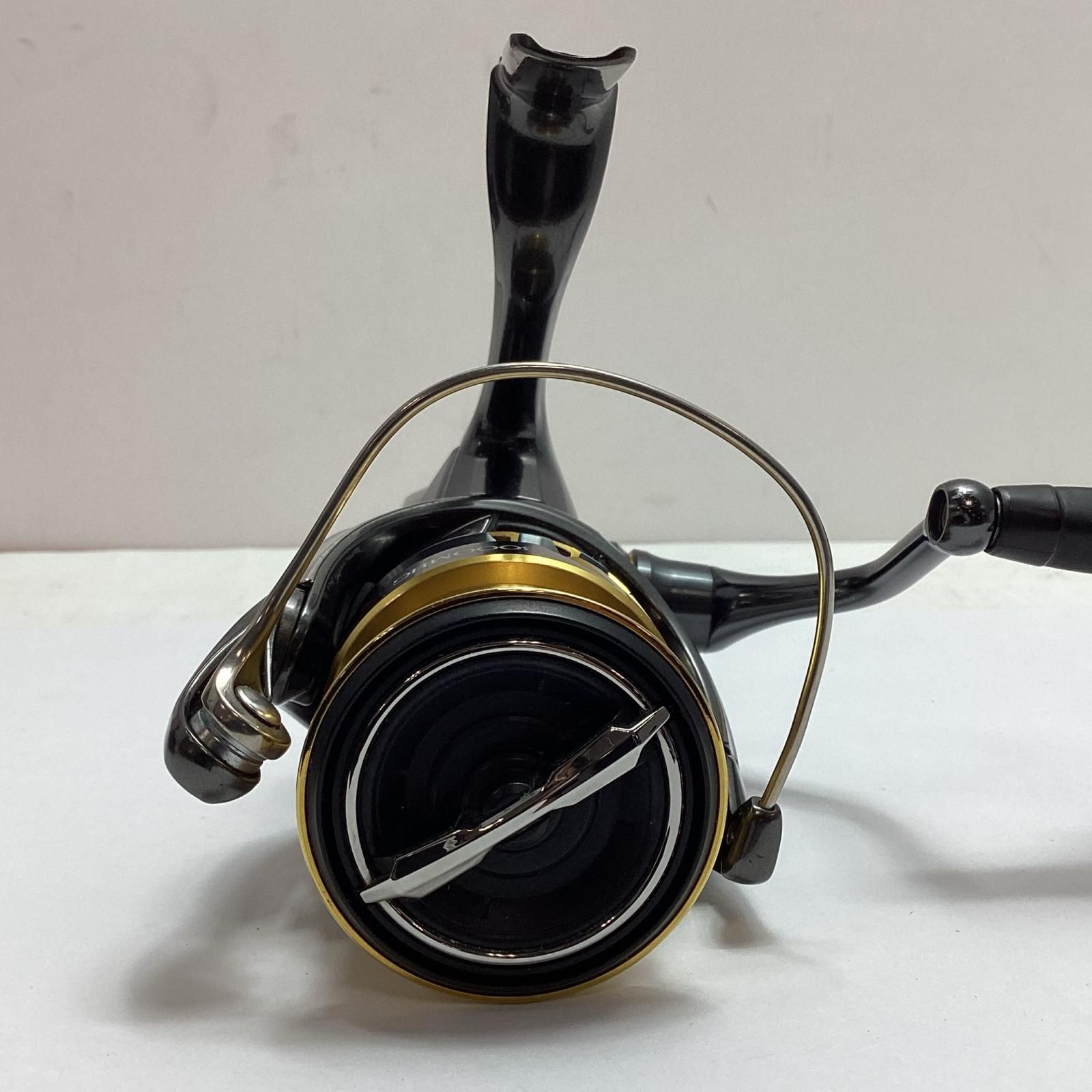 SHIMANO シマノ スピニングリール  20ツインパワー 3000MHG 箱付 04143 SHIMANO シマノ スピニングリール 20ツインパワー 3000MHG 箱付 04143